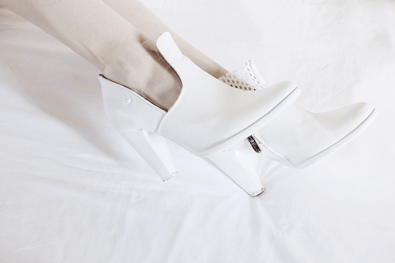 diy ankle boots, white ankle boots, minimal style fashion, minimal fashion blog