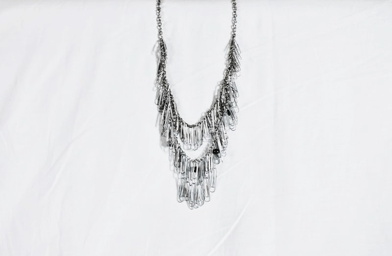 diy paper clip necklace, diy jewelry, hardware jewelry, minimal style fashion